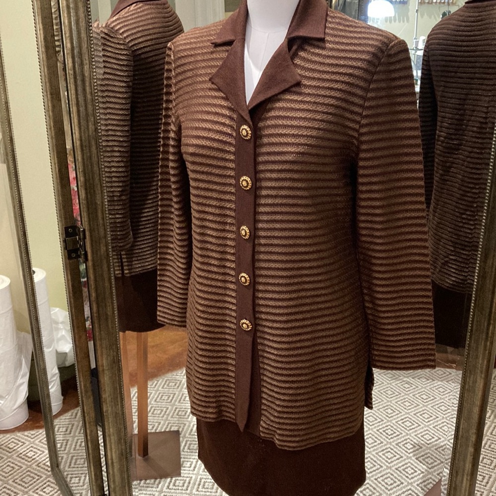 Brown/gold 2 piece skirt suit
